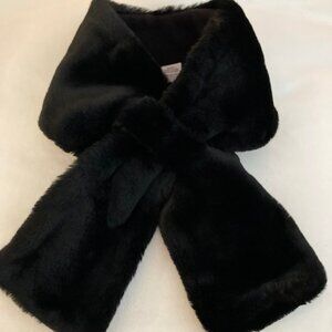 Mantles Faux Fur Scarf – Black – Slip-Through Closure – New / Never Worn